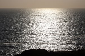 Horizon line: Golden ocean