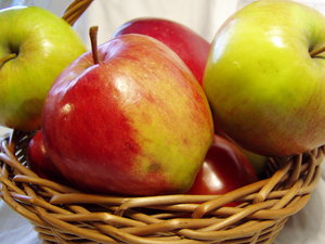 apple basket 02