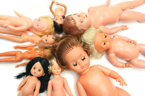 Dolls: Visit http://www.vierdrie.nl