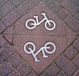 bike route sign: bike route sign