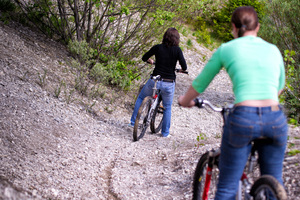 Mountain Biking: Mountain Biking - two Girls on a steep Descent