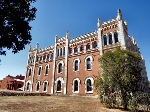 arched architecture10
